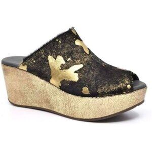Yiona Wedge Sandals In Black Gold Calf Hair